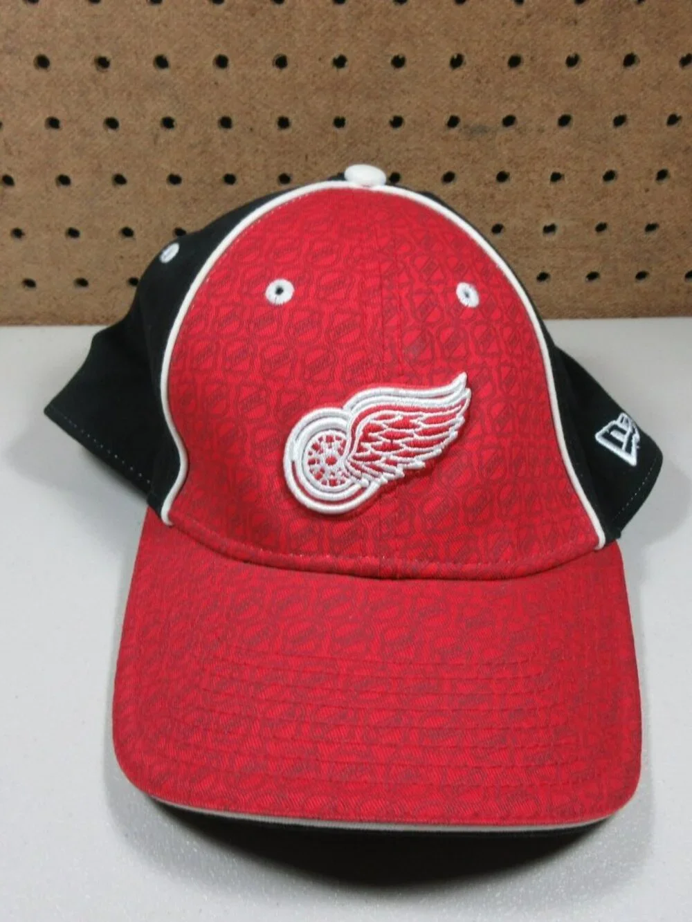 New Era mens Detroit Red Wings NHL Hockey hat M